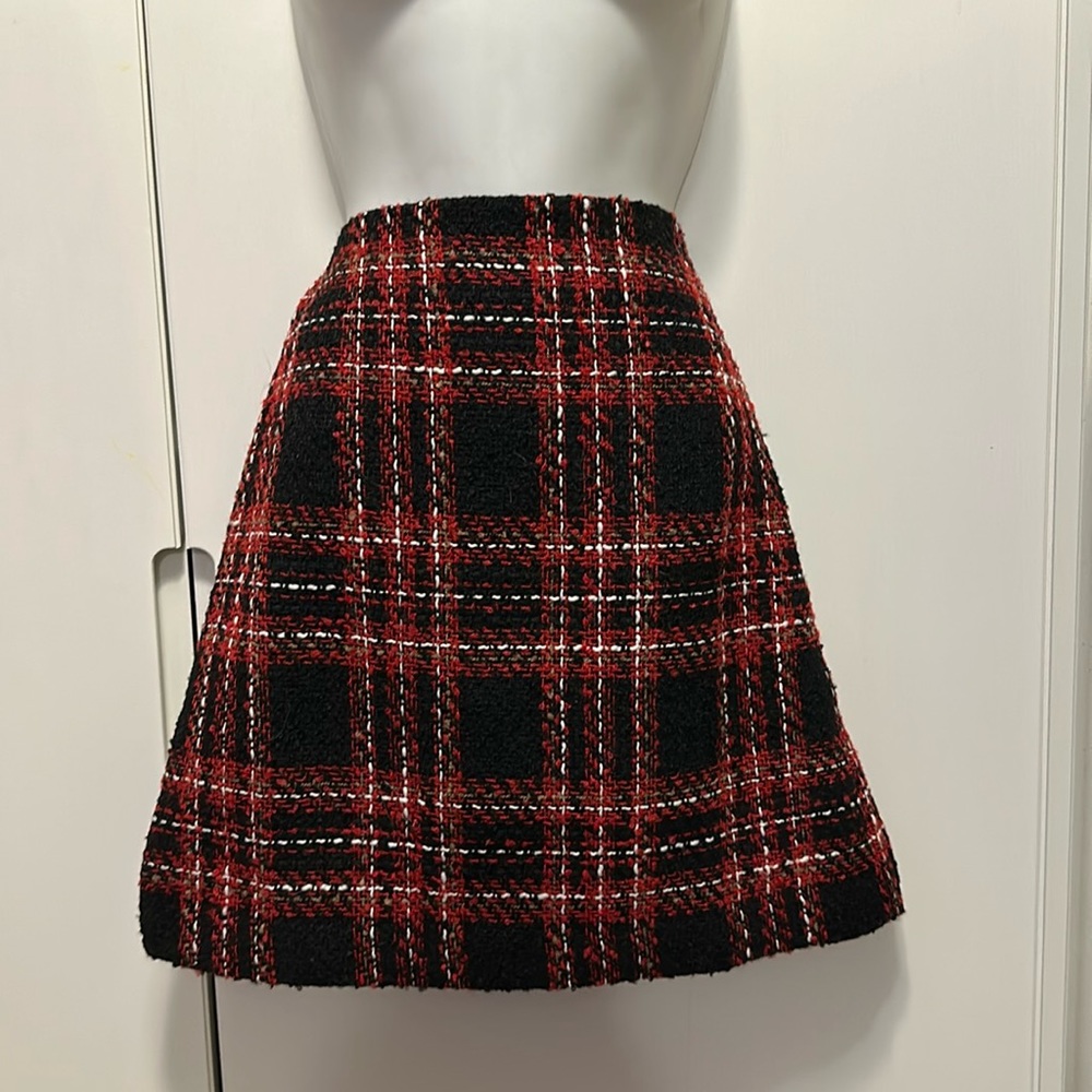Black and red plaid tweed loft skirt